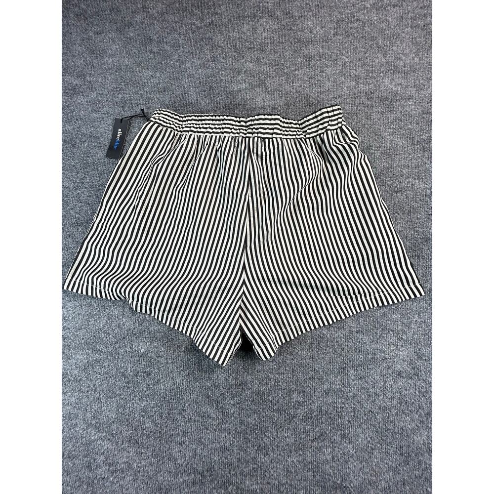 Alice Blue WMS XL Black& WT Striped Pull On Shorts Elastic Waist NWT Lightweight - Picture 2 of 6
